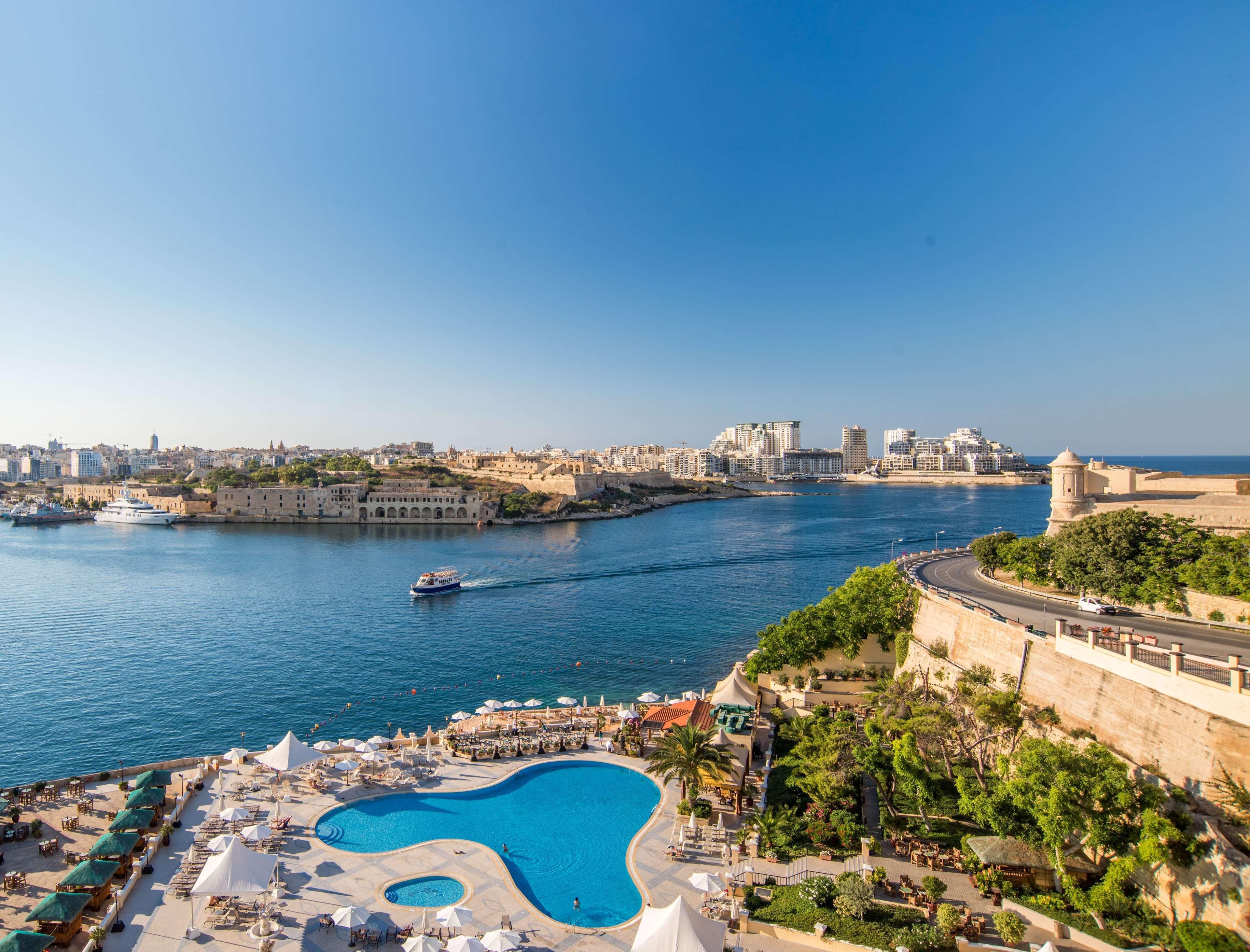 Grand Hotel Excelsior Floriana Exterior photo View of Valletta
