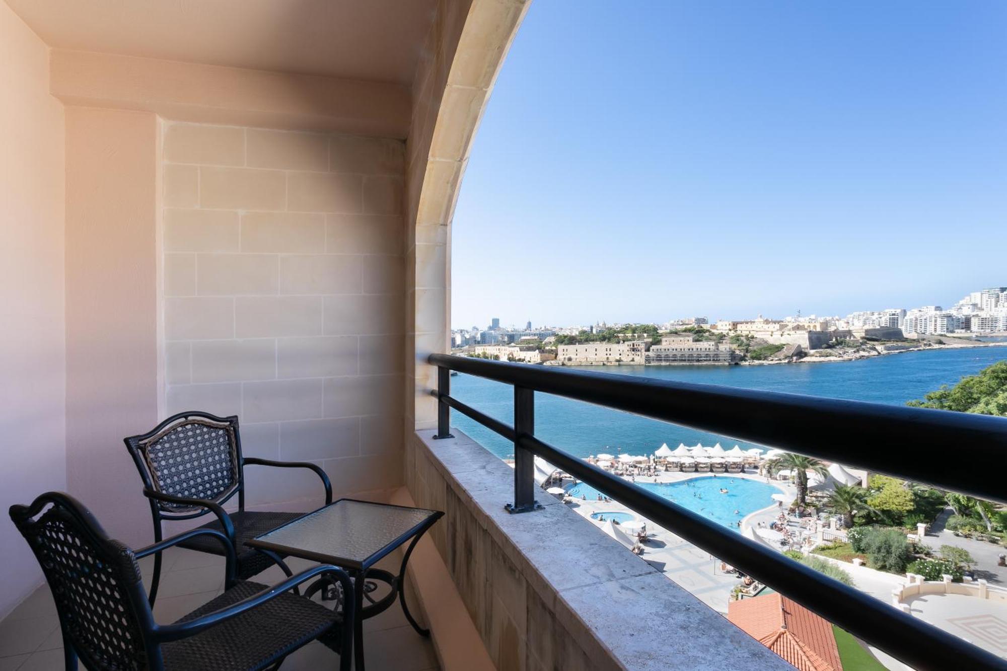Grand Hotel Excelsior Floriana Exterior photo Balcony