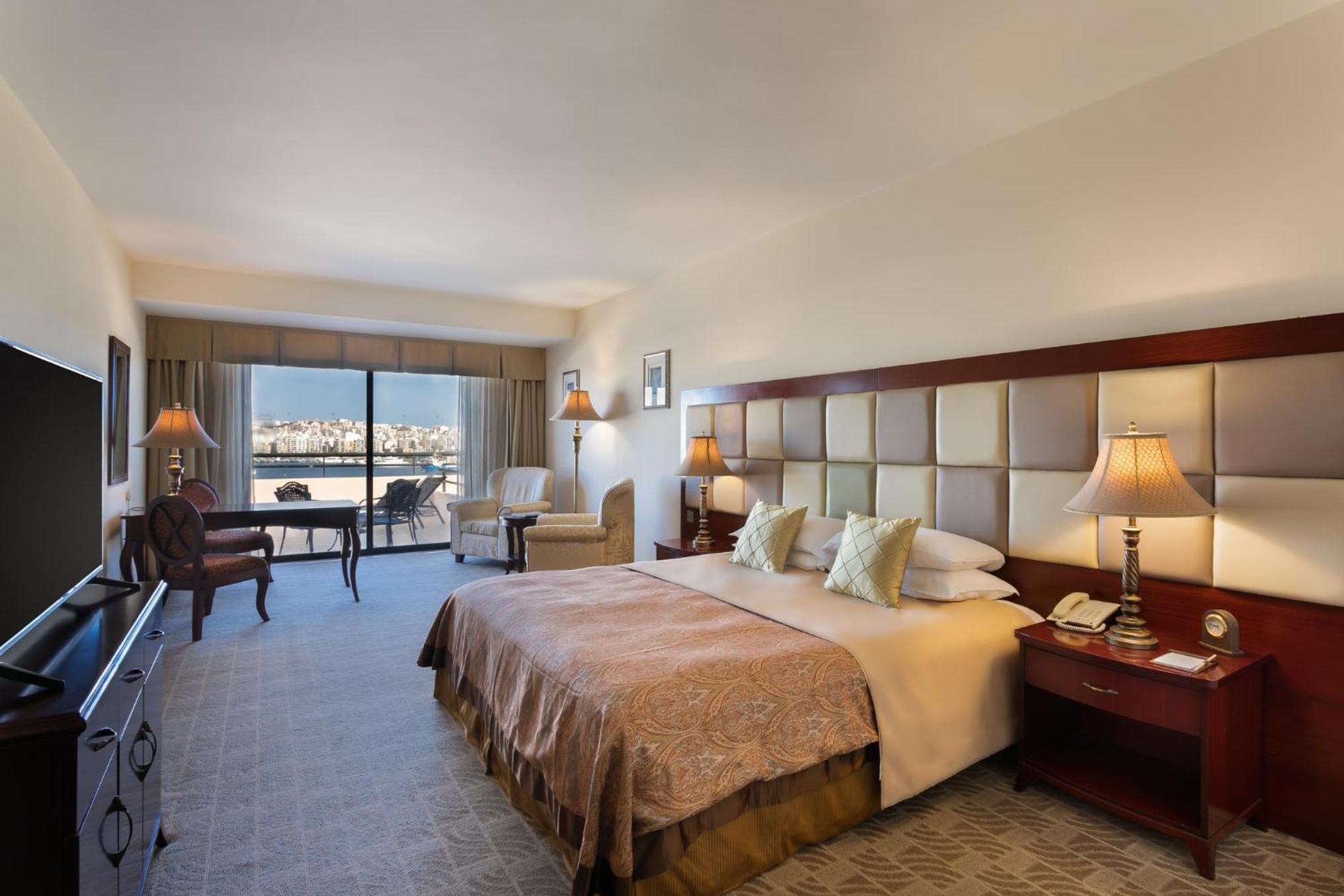 Grand Hotel Excelsior Floriana Exterior photo A room at the Four Seasons Hotel, Alexandria